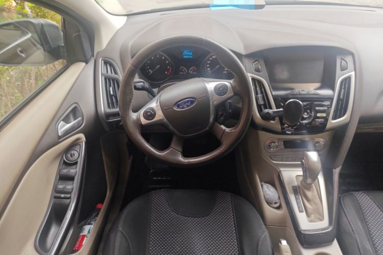 Used Ford Focus 2012 Sedan 1.6L Automatic Fashion Edition Steering Wheel