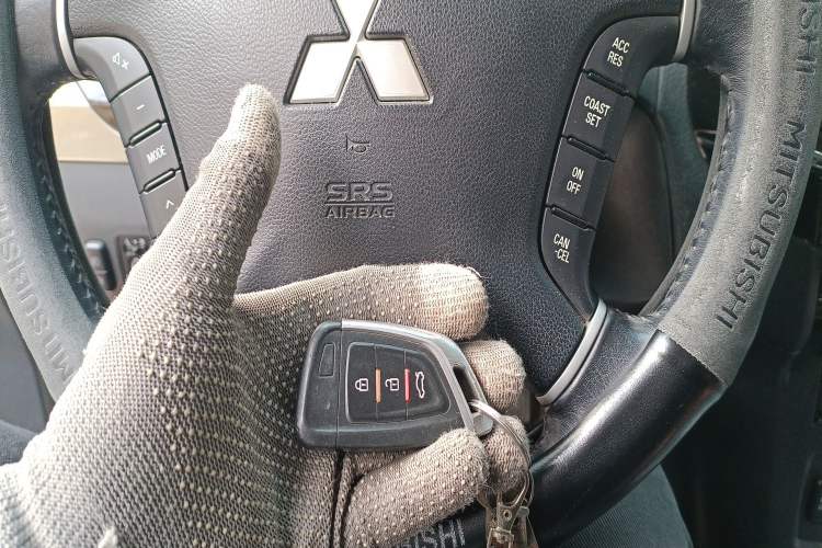 Used Mitsubishi Pajero Sport  Vehicle Key