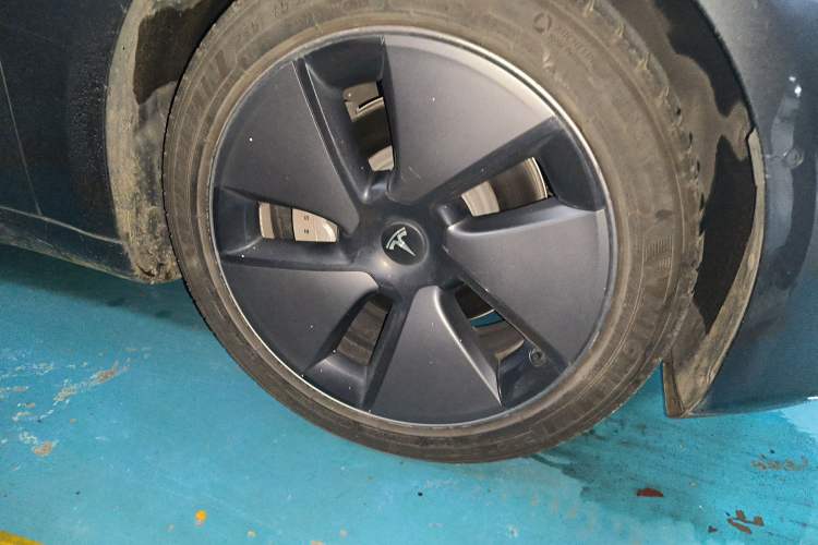 Used Tesla Model 3 2022 Rear-Wheel-Drive Version Right Front Wheel Hub