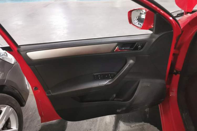 Used Skoda Rapid Spaceback 2016 Revised 1.6L Automatic Chuanxing Version
