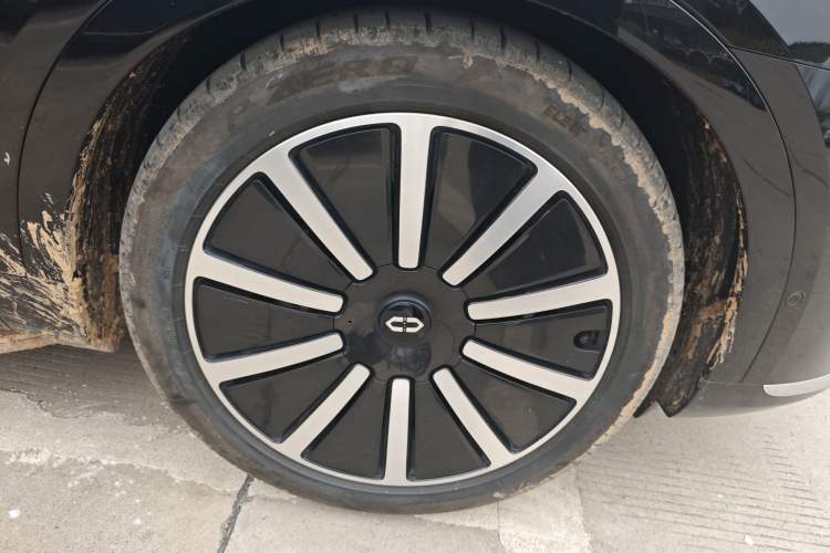 Used Hima AITO M9 2024 Range-Extended Max Edition 42 kWh 6-Seater Version Right Front Wheel Hub