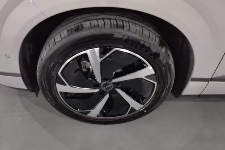 Used BYD Sealion 06 New Energy 2025 Model DM-i 170 Navigation Pro Edition Left Front Wheel Hub