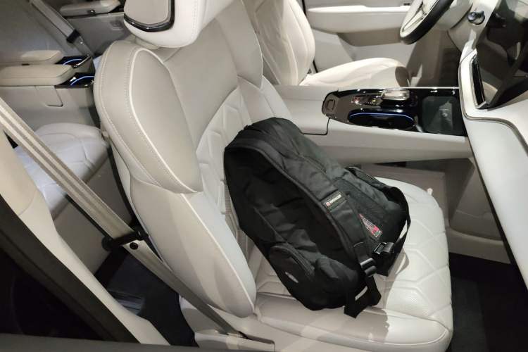 Used Volvo EM90 2025 Ultra Six-Seater