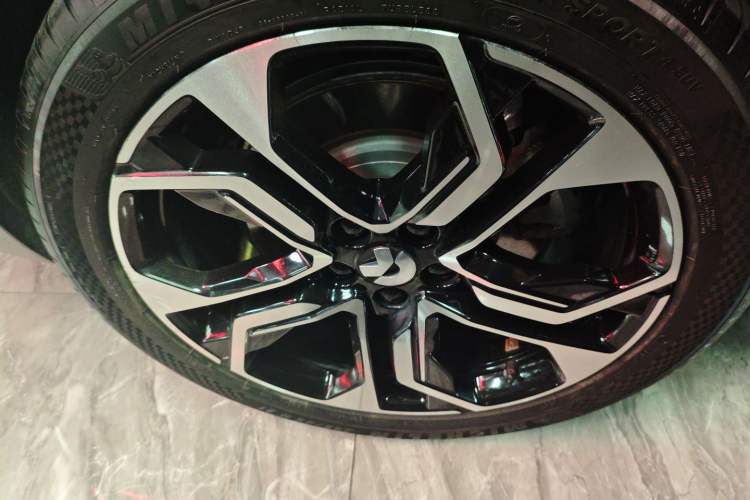 Used Nio ES8 2020 580 km Signature Edition 7-Seater Version
