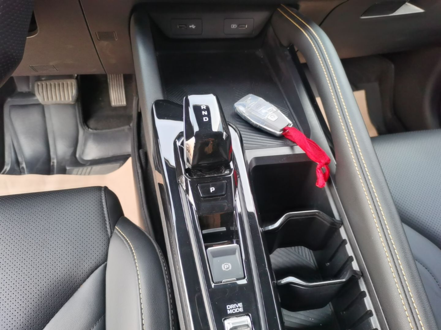 Geely Auto Coolray 2025 Bin Yue L 1.5T DCT Starlight Edition — снимка 16