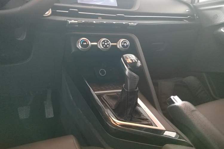 Used CHANGAN CS15 2019 1.5L Manual Enjoyment Model China VI Standard