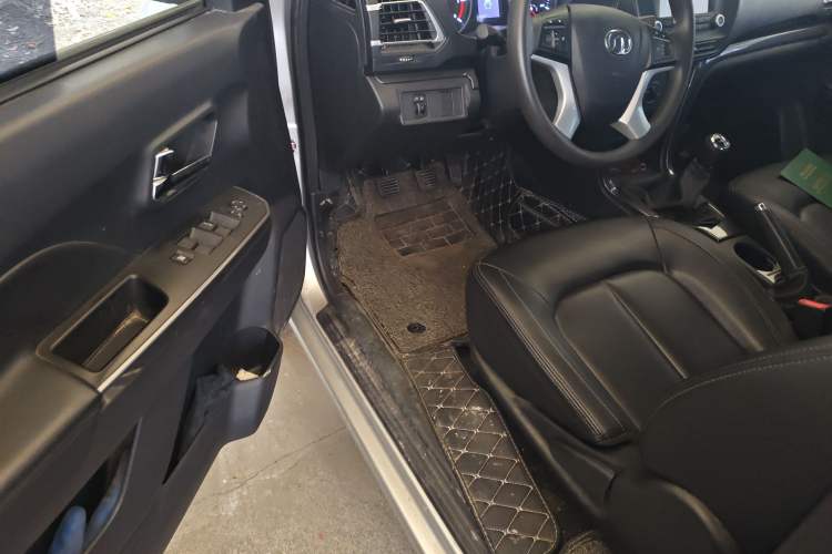 Used Great Wall Wingle 5 2017 2.0T European Version Diesel Two-Wheel Drive Advanced Large Double-Cab GW4D20E
