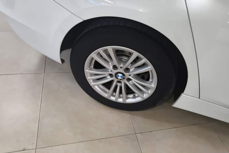 Used BMW 3 Series 2014 320Li Fashion Model
