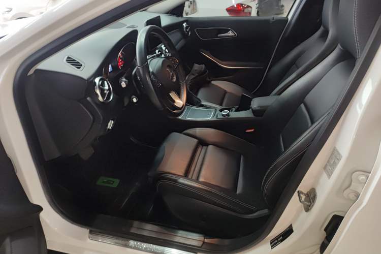 Used Mercedes-Benz GLA 2018 GLA 200 Sport Edition Left Front Seat