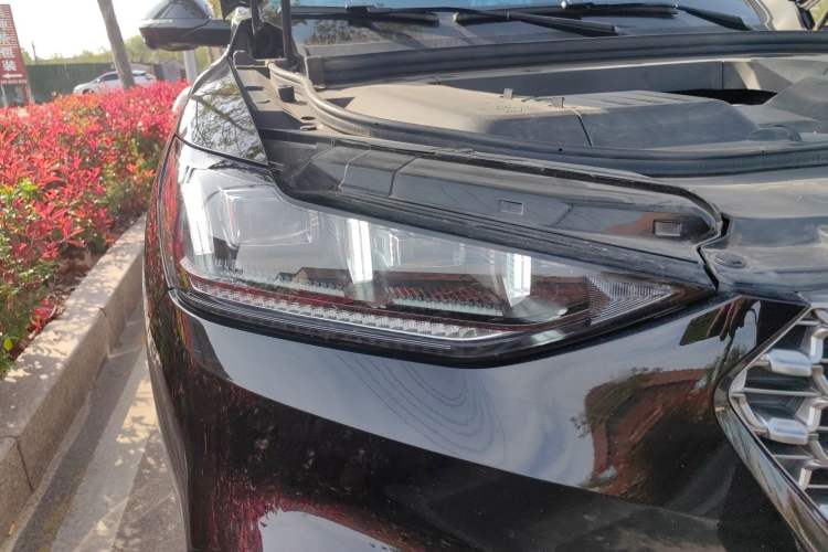 Used Wey VV6 2020 2.0T Two-Wheel Drive Smart Protection+ Right Front Headlight