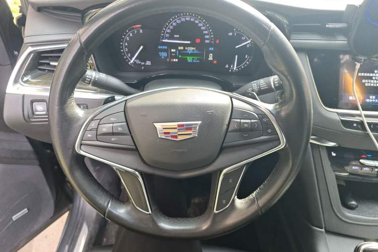 Used Cadillac XT5 2018 28E Four-Wheel Drive Tech Version