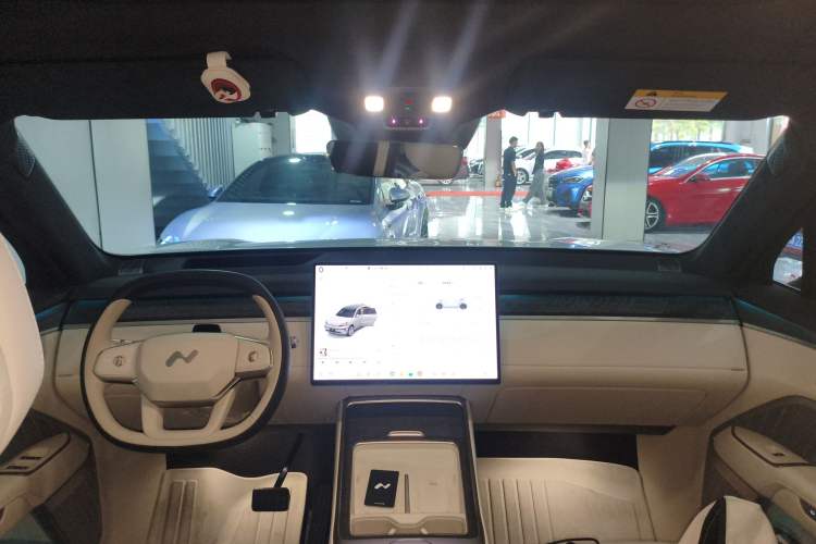 Used ONVO Luxeed L90 2025 Model—Max Six-Seater Version
