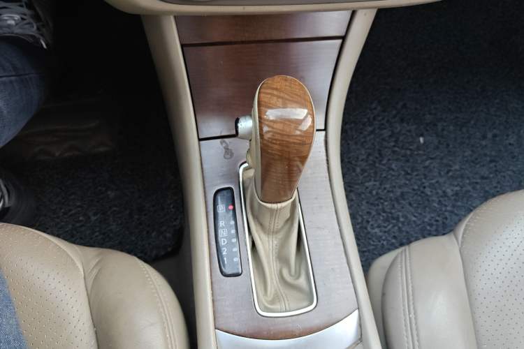 Used Nissan Sylphy 2009 1.6XL Automatic Luxury Sunroof Edition Gear Lever
