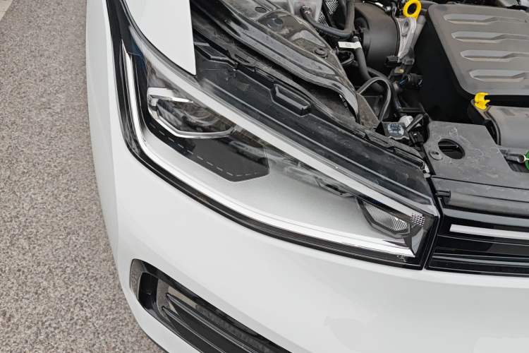 Used Volkswagen Tharu 2025 New Sharp 1.5L Ambitious Edition Right Front Headlight