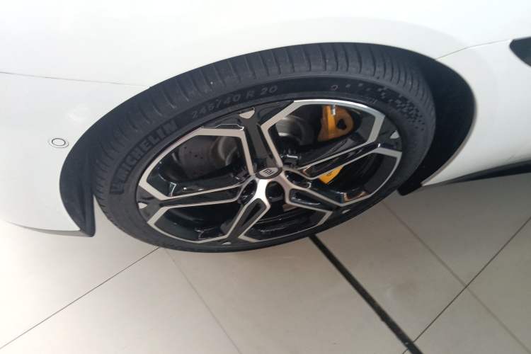 Used Xiaomi Auto SU7 2024 Four-Wheel Drive Ultra-Long Range Advanced Intelligent Driving Max Edition Left Front Wheel Hub