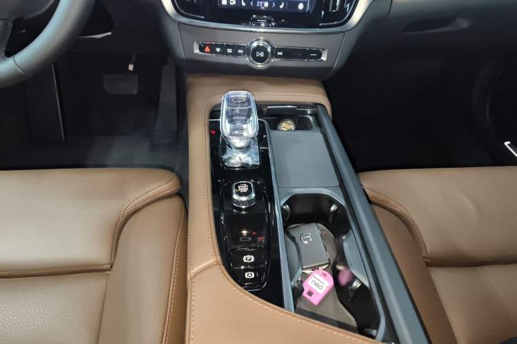 Used Volvo S90 2025 B5 Zhiyuan Luxury Edition Gear Lever