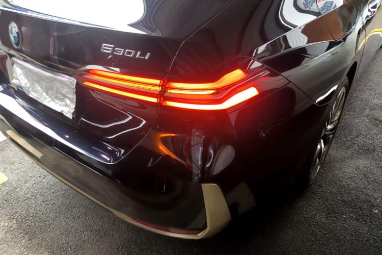 Used BMW 5 Series 2024 530Li Luxury Package Premium Edition Exterior 3