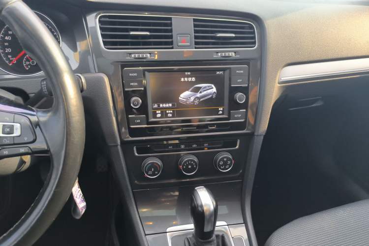 Used Volkswagen Golf 2018 230TSI Automatic Comfort Model Audio And AC Panel