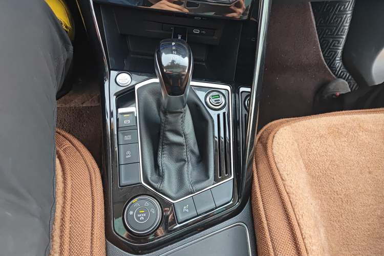 Used Volkswagen Tayron 2023 380TSI Four-Wheel Drive R-Line High-Energy Version Gear Lever