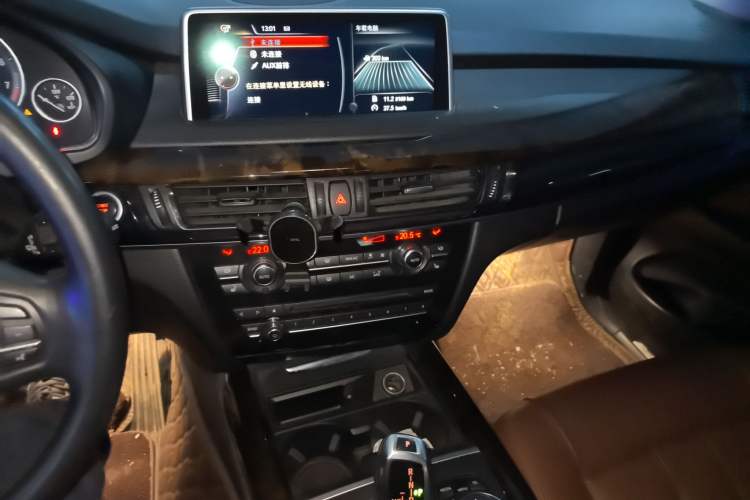Used BMW X5 2015 xDrive28i Audio And AC Panel