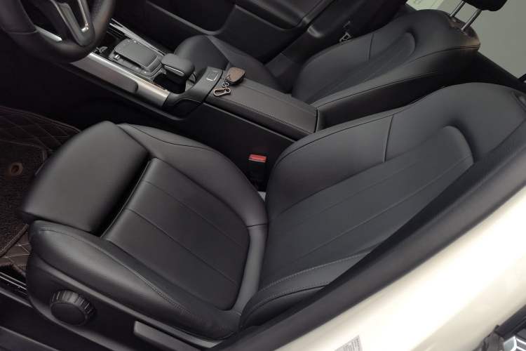 Used Mercedes-Benz GLB 2022 Second Facelift GLB 200 Dynamic Edition Left Front Seat