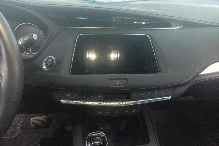 Used Cadillac XT4 2022 28T Two-Wheel-Drive Luxury Version
