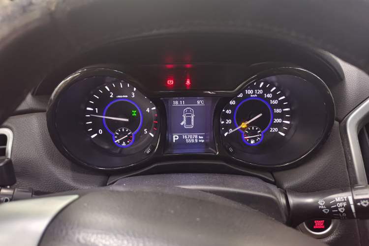 Used JMC Yusheng S350 2014 2.4T Automatic 4x4 Diesel Luxury Version with Sunroof 5 Seats
