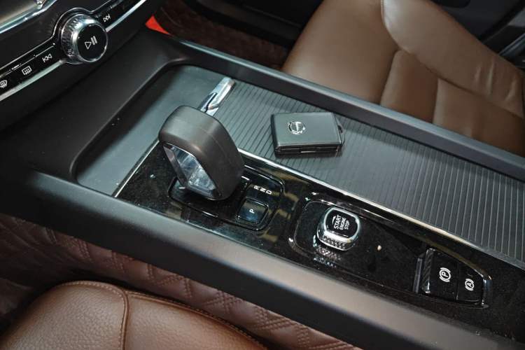 Used Volvo XC60 2024 B5 4x4 Smart Luxury Edition
