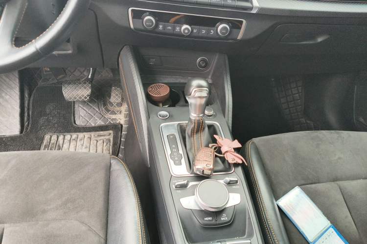 Used Audi Q2L e-tron 2022 Q2L e-tron Pure Electric Smart Enjoyment Model Gear Lever