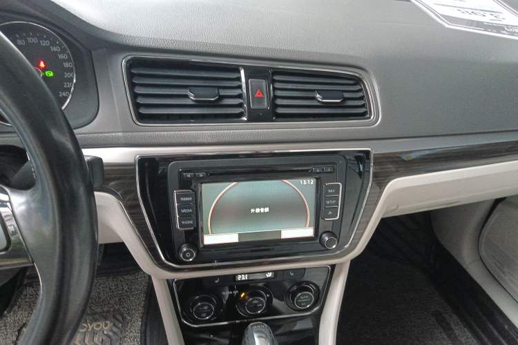 Used Volkswagen Gran Lavida 2015 230TSI DSG Luxury Edition Audio And AC Panel