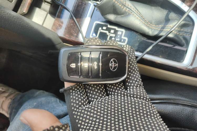 Used Toyota Camry 2016 2.0E 10th Anniversary Elite Edition Vehicle Key