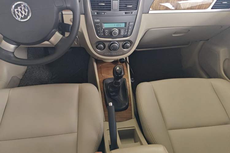 Used Buick Excelle 2015 1.5L Manual Classic Trim Gear Lever