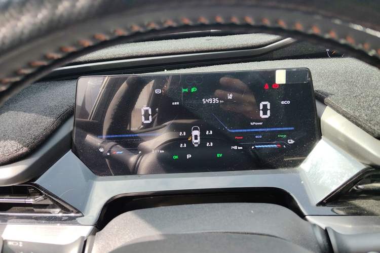 Used CHANGAN OSHAN Z6 New Energy 2023 ZhiDian iDD 150KM Flagship Model
