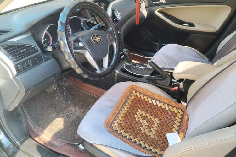 Used Bestune B70 2014 2.0L automatic luxury version Left Front Seat