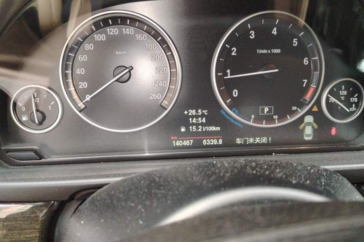 Used BMW 5 Series 2011 535Li Leading Model Odometer Close Up