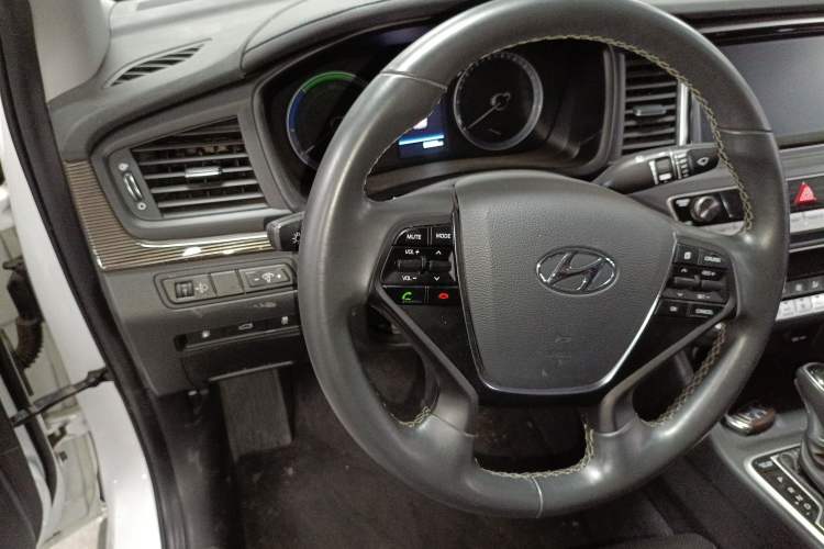 Used Hyundai Sonata Plug-in Hybrid 2018 2.0 PHS Smart Connect Version China VI Standard
