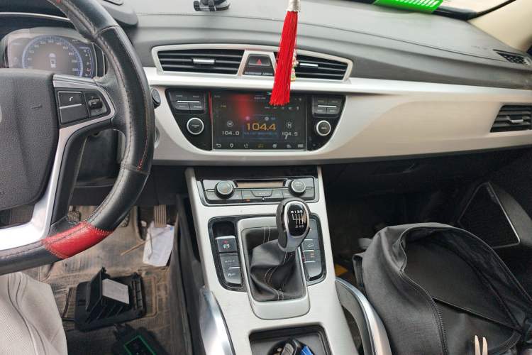 Used Geely Auto Emgrand X7 Sport 2016 2.0L Manual Smart Connect Version
