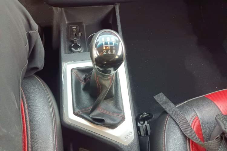 Used JAC Group Refine S2 2015 1.5L Manual Luxury Model Gear Lever