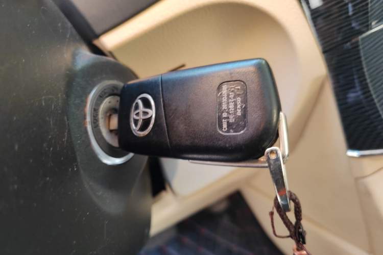 Used Toyota Corolla 2014 1.6L CVT GL-i Vehicle Key