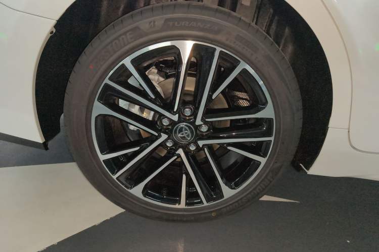 Used Toyota Camry 2026 Model Dual-Engine 2.0HSE Sport Lite Edition