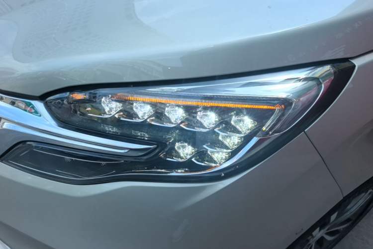 Used Buick GL8 2022 ES Landtrek 653T Luxury Edition