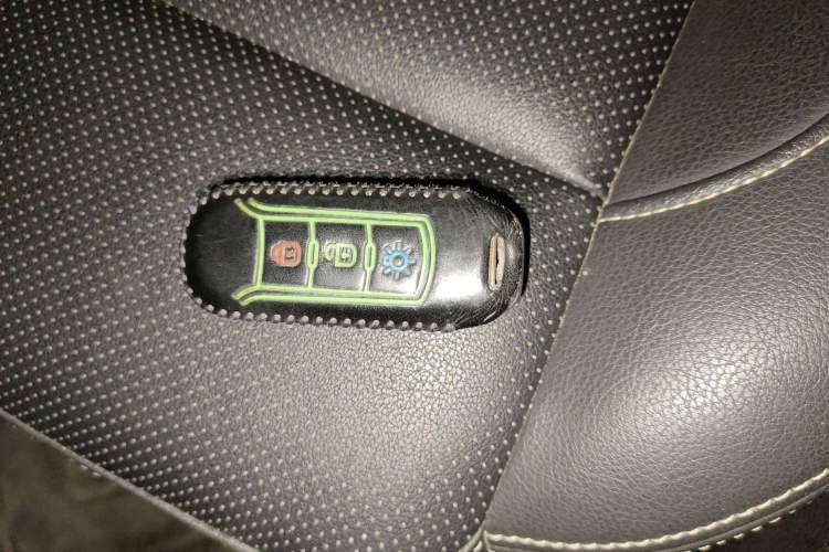 Used SWM X7 2016 1.8L Manual Luxury Edition 7 Seats Vehicle Key