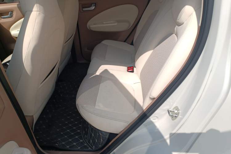 Used Wuling Hongguang MINIEV 2025 Four-Door Version Advanced Edition Left Rear Seat
