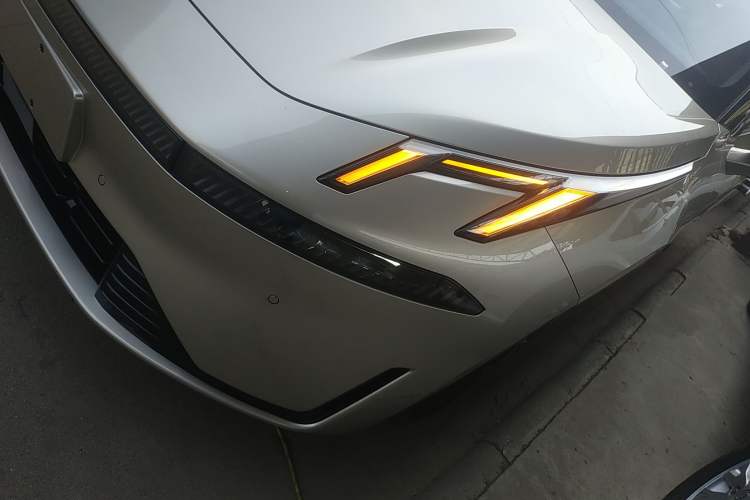 Used Lynk & Co 07 2024 EM-P 126 Long-Range Halo Left Front Headlight