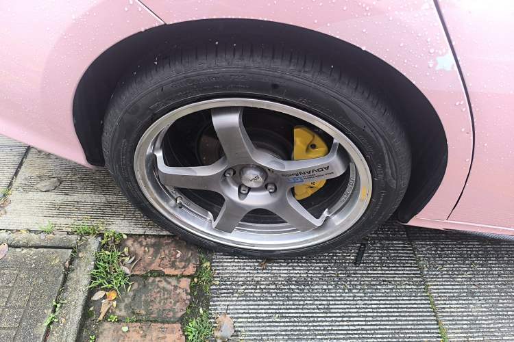 Used GAC Trumpchi EMPOW 2021 270T DCT J15 Version Right Rear Wheel Hub