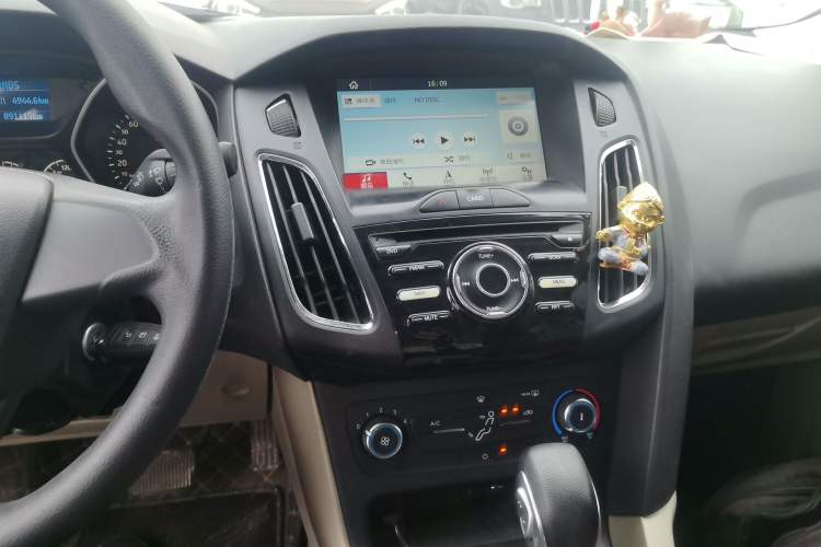 Used Ford Focus 2017 Sedan 1.6L Automatic Comfort Plus SmartDrive Edition Audio And AC Panel