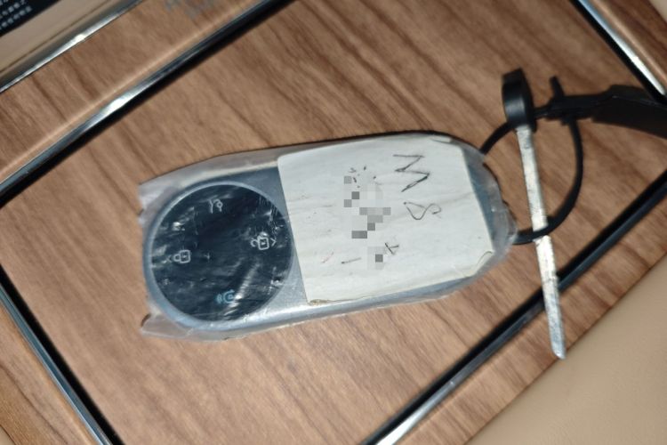 Used Hima AITO M8 2025 Extended-Range Ultra Version 53.4 kWh 6-Seater Edition Vehicle Key