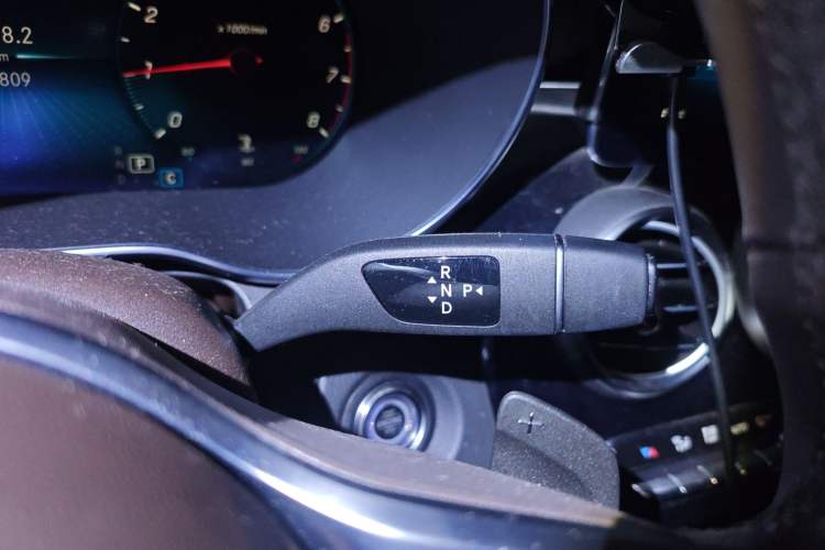 Used Mercedes-Benz GLC 2022 Refreshed GLC 260 L 4MATIC Dynamic Edition Gear Lever