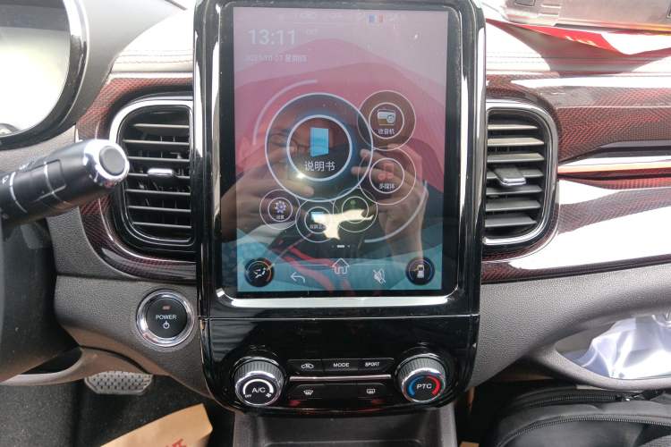 Used Chery QQ Little Ant 2022 Restyled Version Sweet Pink Edition Half-Sugar Version 30.6 kWh 30 kW 301 km Audio And AC Panel