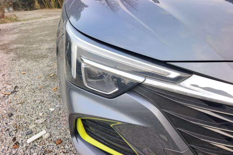 Used Roewe i6 MAX New Energy 2020 1.5T PHEV Cool & Stylish Skyroof Edition Right Front Headlight